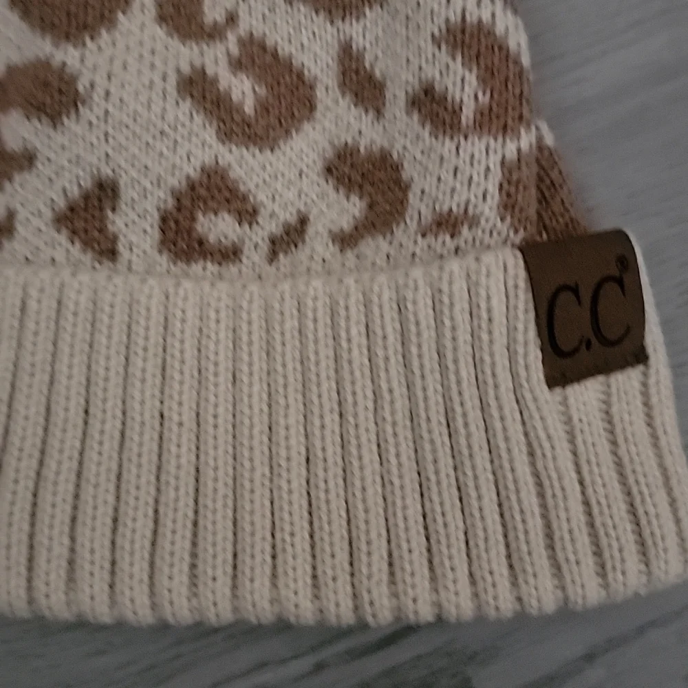 NWOT Leopard Print CC Beanie With‎ Large Pom Pom